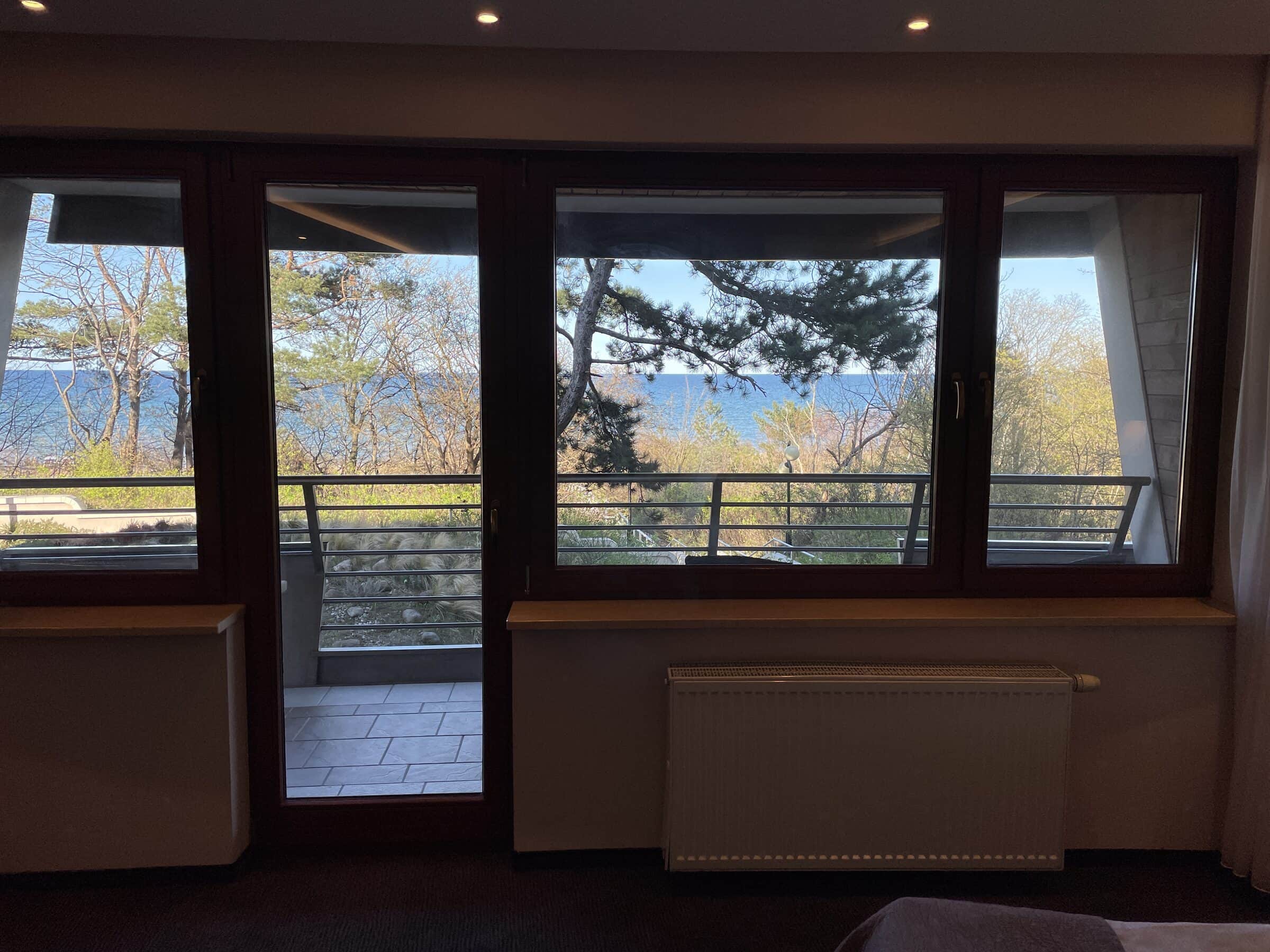 Apartament Zdrojowy 323 at Hotel Dom Zdrojowy in Jastarnia - balcony doors with Baltic Sea panorama