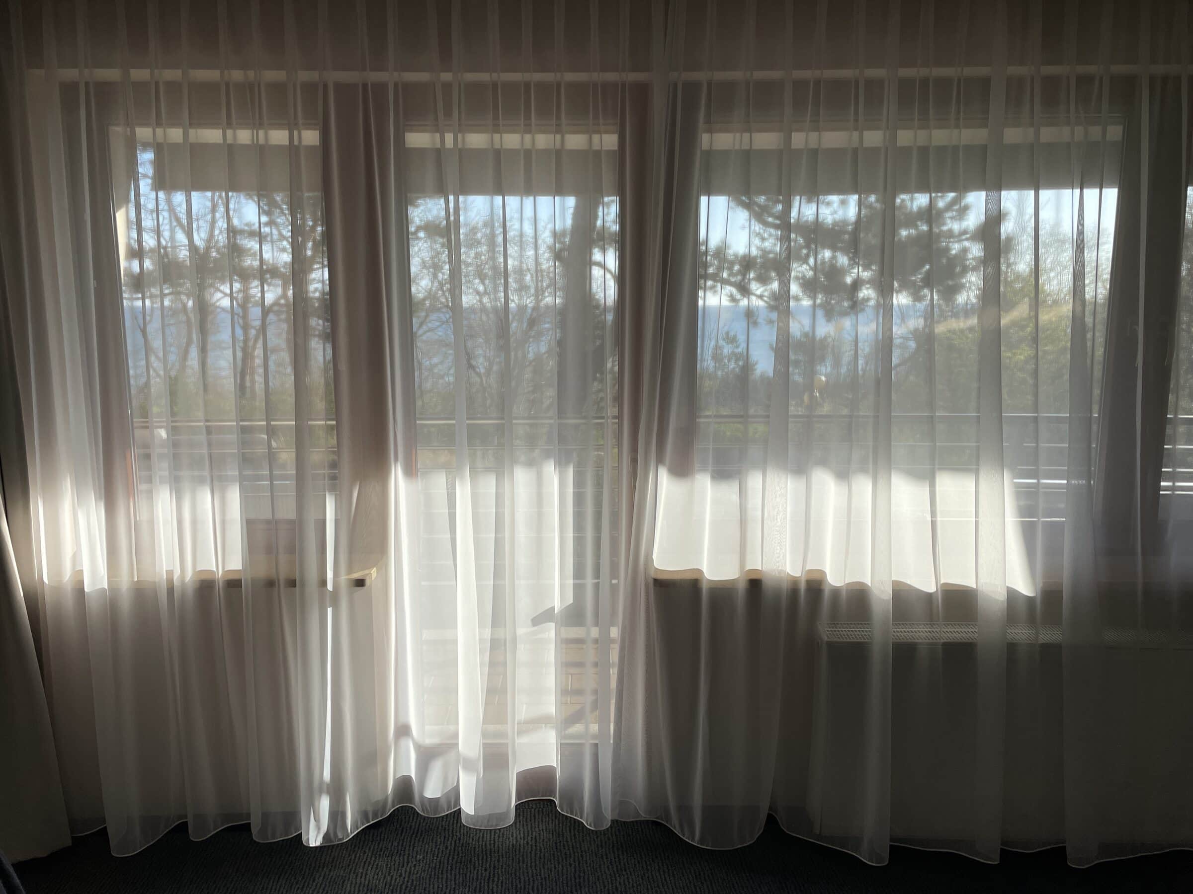 Apartament Zdrojowy 323 at Hotel Dom Zdrojowy in Jastarnia - windows with curtains and outside view