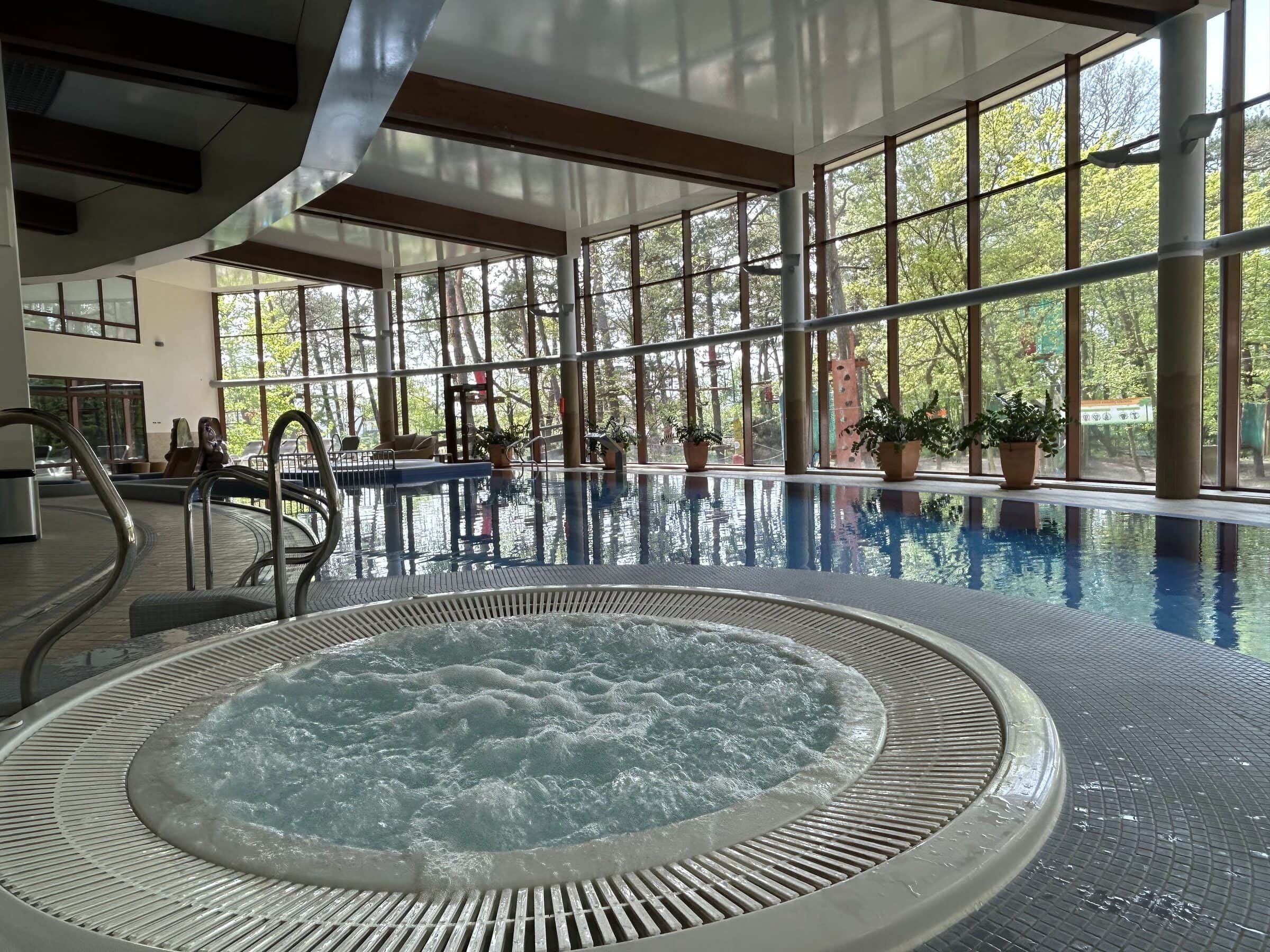 Jacuzzi at Hotel Dom Zdrojowy in Jastarnia - wide hall panorama