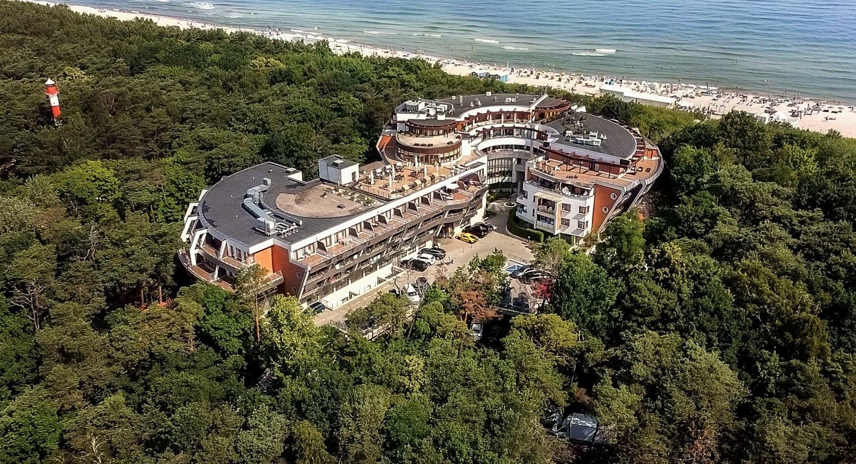 Hotel Dom Zdrojowy w Jastarni z lotu ptaka - widok dzienny