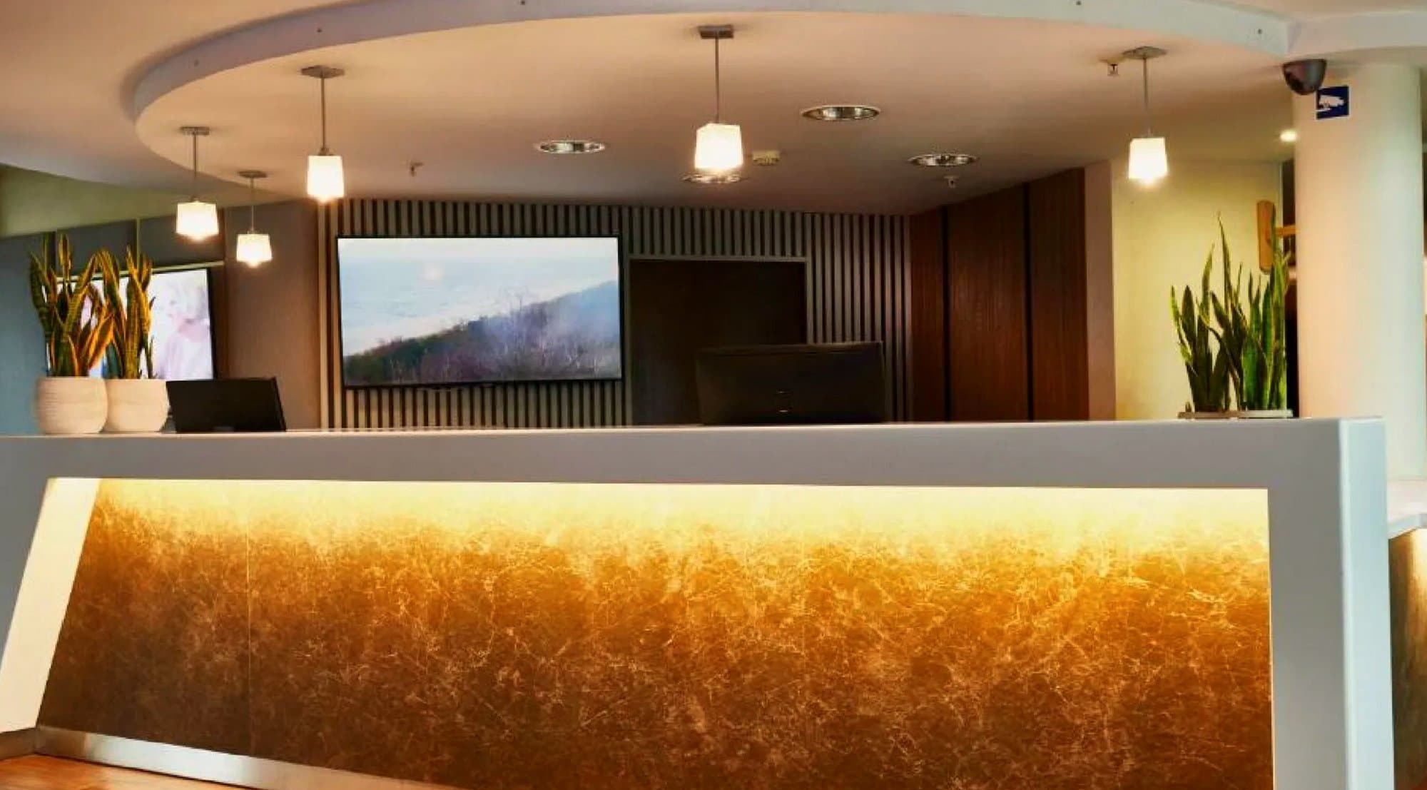 Recepcja Hotelu Dom Zdrojowy w Jastarni - czynna 24/7