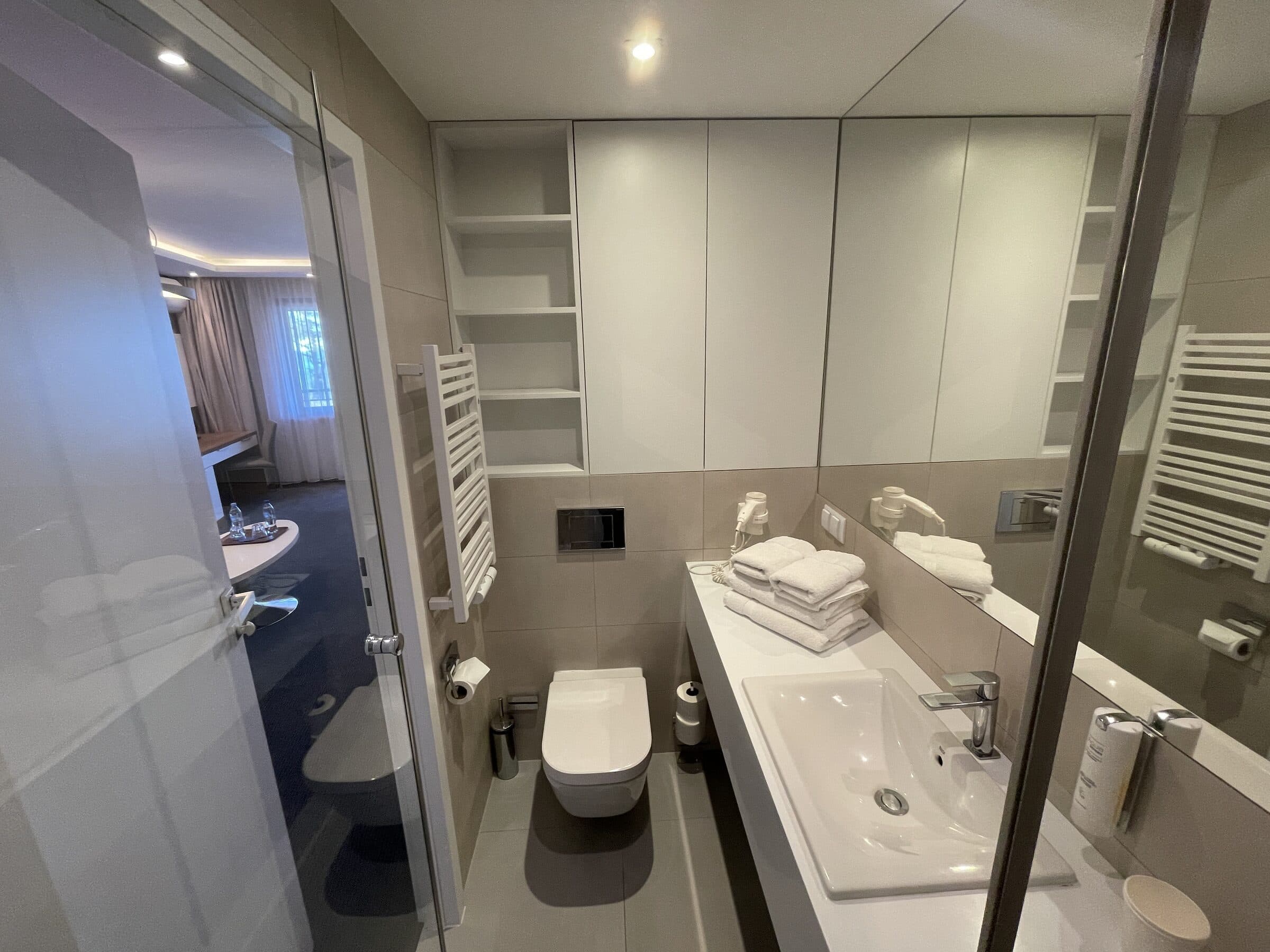 Łazienka w Apartamencie Zdrojowym 323 w Hotelu Dom Zdrojowy w Jastarni - detal wyposażenia