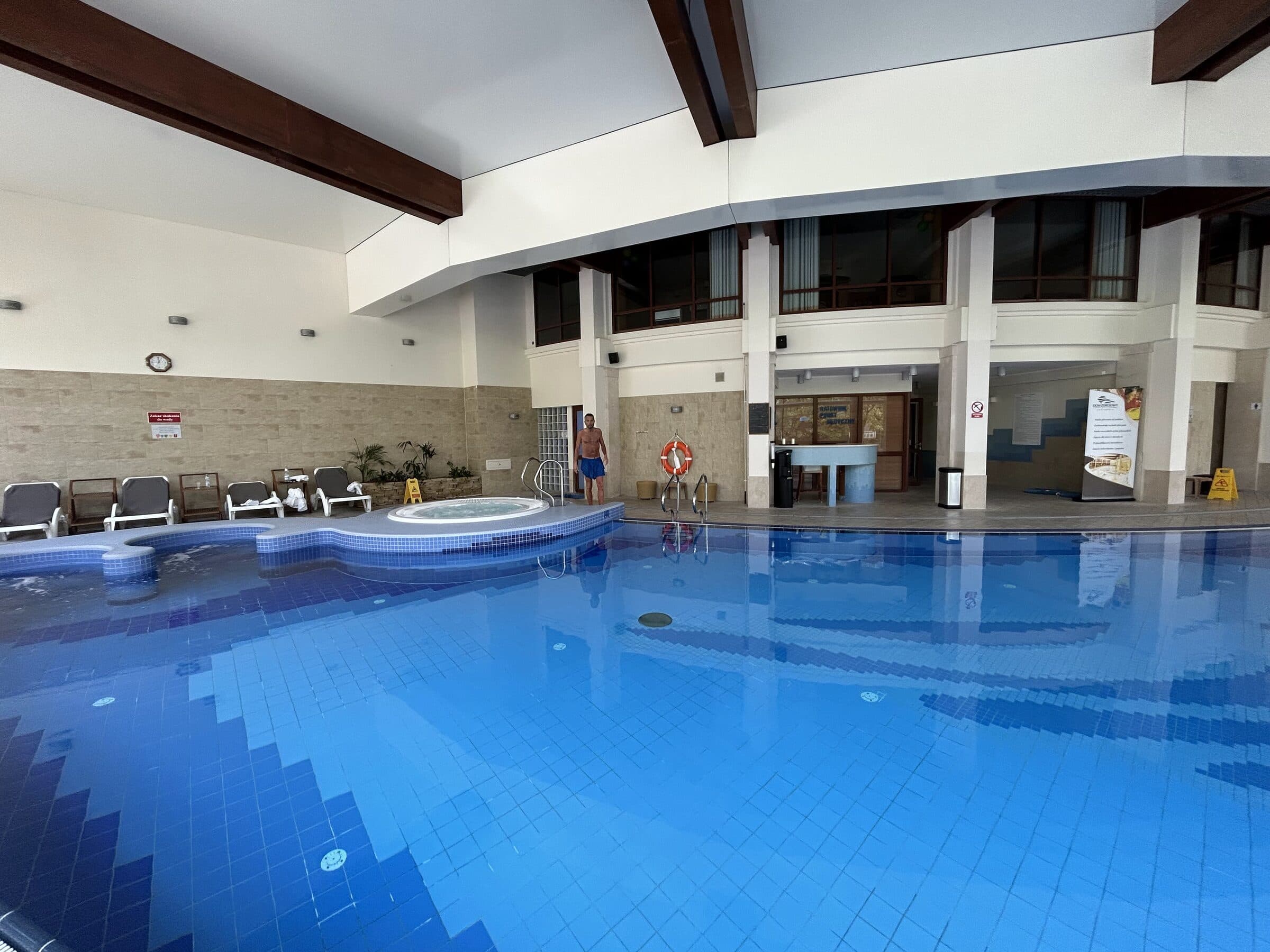 Basen i jacuzzi w Hotelu Dom Zdrojowy