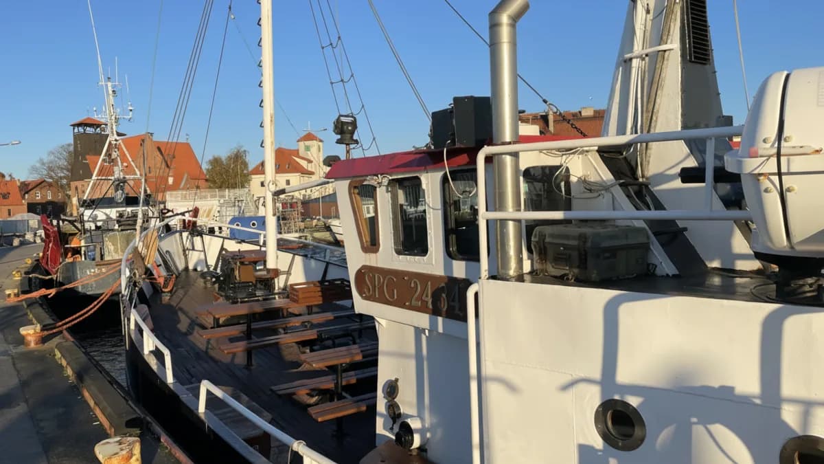 قوارب صيد في ميناء هيل للصيد في نهاية شبه جزيرة هيل